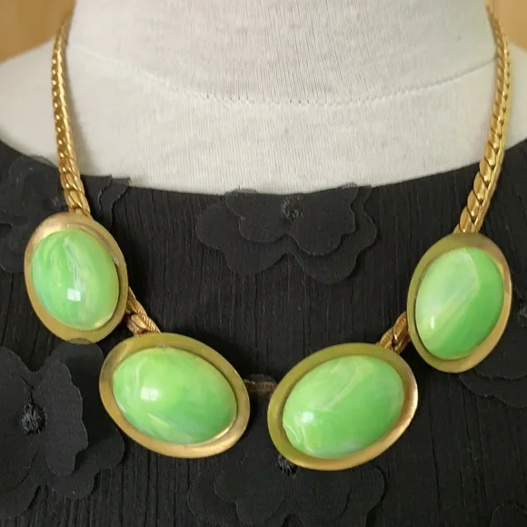 💥2 for $20 Vintage ‘70’s Necklace With Jade-Coloured Gemstones - Picture 2 of 10